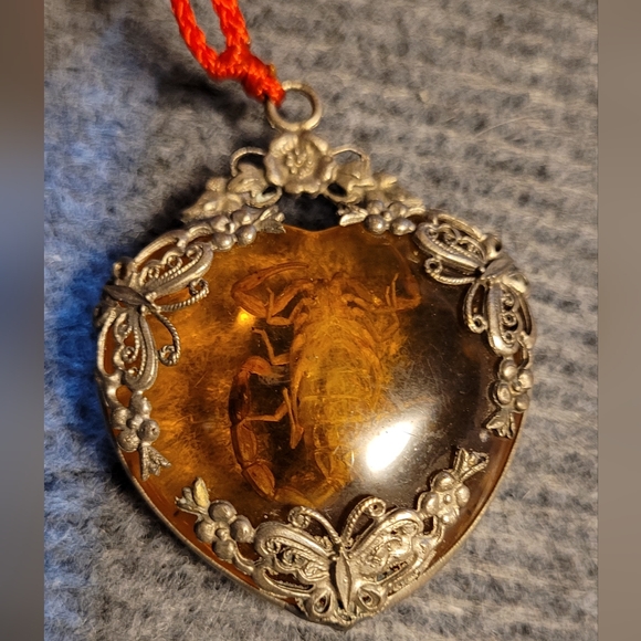 1940's style mixed metal silver around fossilized amber with scorpion inside - Picture 7 of 10